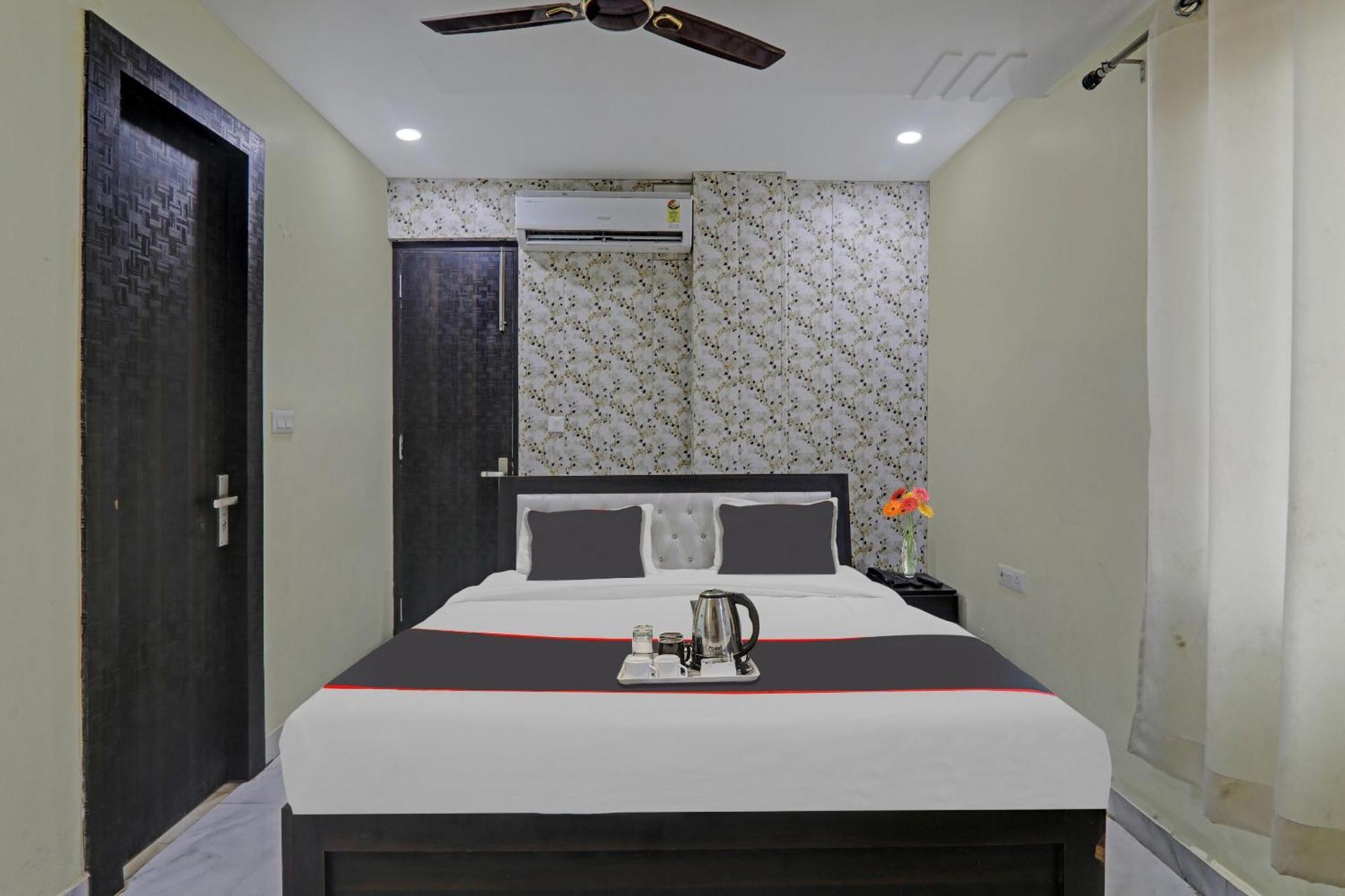 Collection O Srg Hotel Chinhat Exterior foto